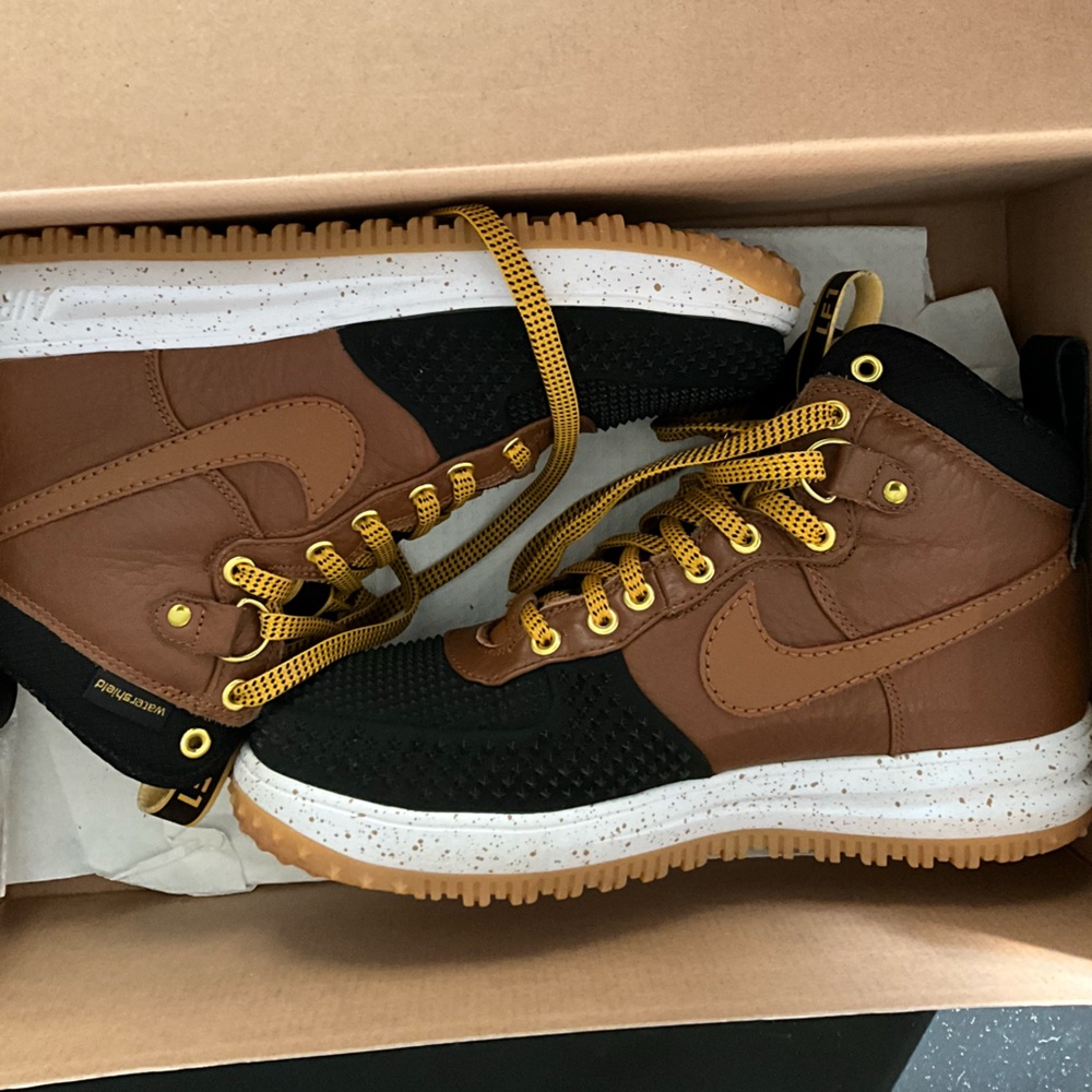 Nike Men's Black and Brown Sneakers with Gold Accents - Picture 2 of 5